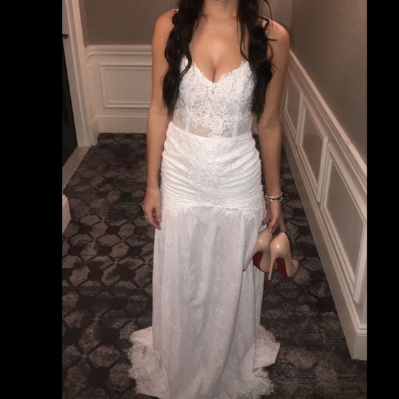 White wedding dress ✨ - Picture 3 of 7